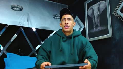   online show from December 12, 11:39 am