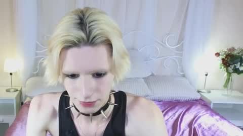 adrian_the_one_ online show from January 17, 9:17 pm