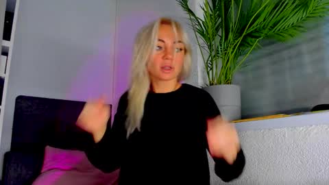 Adriana online show from December 4, 7:30 am