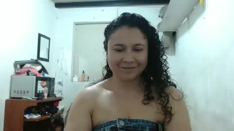 Snapshot of adrianatellez chatting on October 25, 6:08 pm Adriana Tellez online show from October 25, 6:08 pm