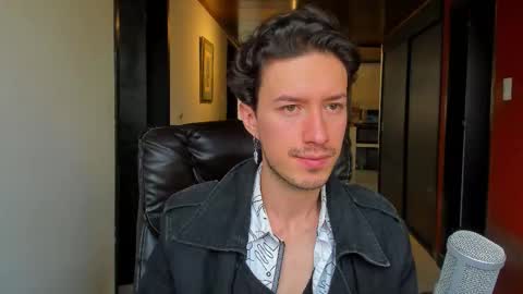 Adrian Williams online show from November 7, 5:15 pm