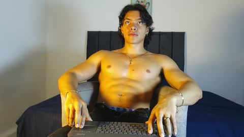 adriel_escalante online show from February 3, 3:15 am