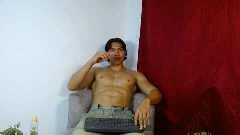 Snapshot of adriel_escalante chatting on October 9, 2:06 am adriel_escalante online show from October 9, 2:06 am