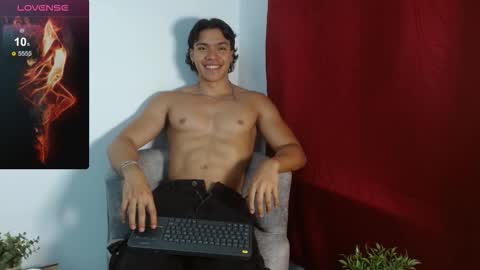 Snapshot of adriel_escalante chatting on September 14, 2:03 am adriel_escalante online show from September 14, 2:03 am