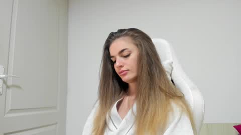 adventurina online show from November 19, 12:37 pm