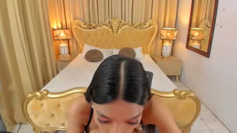 Aela online show from November 22, 1:42 pm