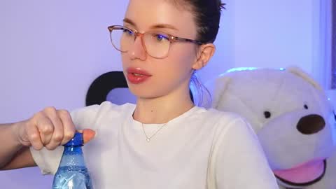 Aelia online show from March 1, 6:56 pm