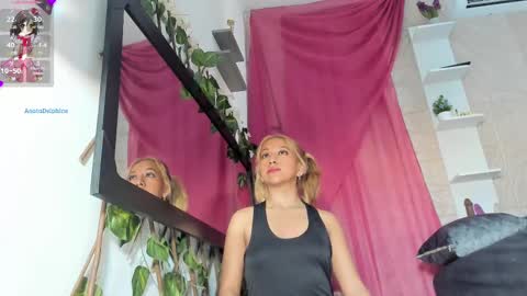 Agatadelphine online show from March 1, 4:33 pm