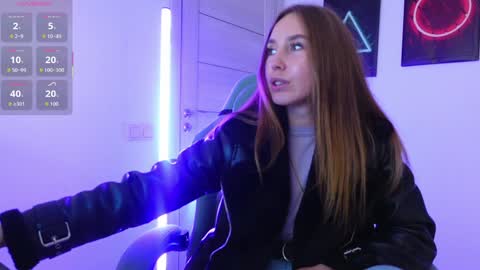 Snapshot of agelina_summer chatting on September 25, 2:46 pm Agelina Lilly Laura online show from September 25, 2:46 pm