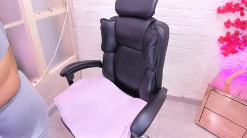 Ahisha online show from February 25, 7:06 pm