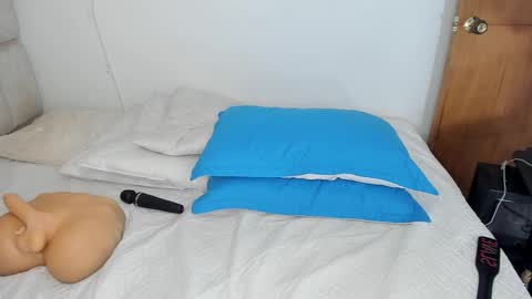 karoline  online show from December 2, 10:41 pm