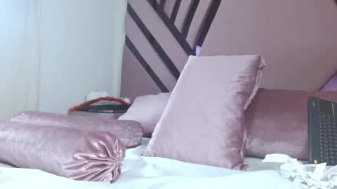 aiilynsmiith online show from January 16, 6:55 am