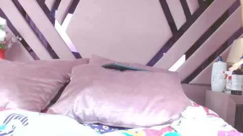 aiilynsmiith online show from September 26, 8:44 am