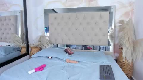 Snapshot of ainaah_ chatting on October 7, 12:45 pm Ainaah online show from October 7, 12:45 pm