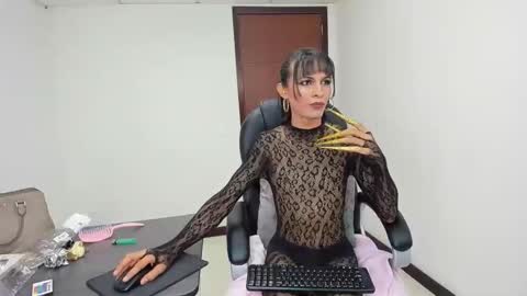 aisha_hotts777 online show from April 8, 4:48 am