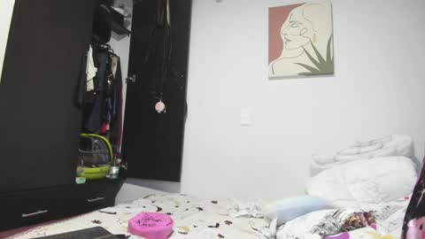 Katie   online show from February 4, 11:38 pm