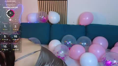 Aisha online show from April 1, 5:10 pm