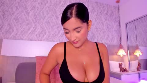 Aisha online show from October 7, 6:04 pm