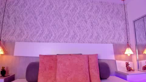 Aisha online show from September 22, 4:00 pm