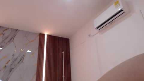 AIXA  online show from November 29, 1:08 pm