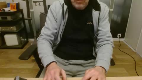 aixcited online show from February 8, 9:51 pm