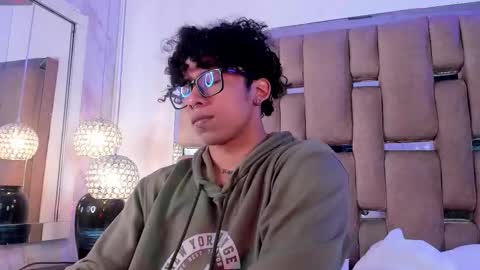 akazaboy online show from March 4, 5:15 am