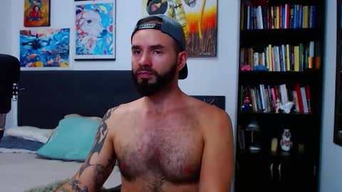 Snapshot of akiles_r chatting on October 27, 11:05 pm akiles online show from October 27, 11:05 pm