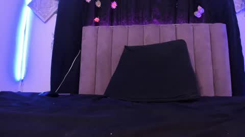 akirastone_ online show from October 3, 1:19 pm