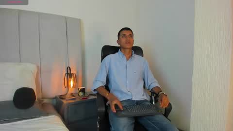 alan_colthon online show from April 15, 2:59 am