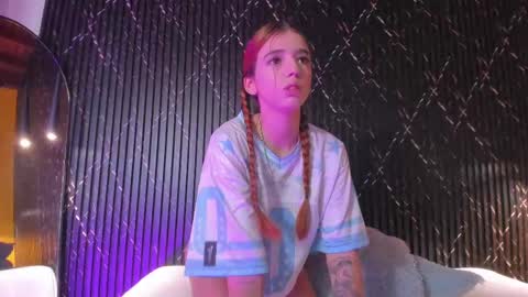 A L A N A  online show from September 15, 7:26 pm