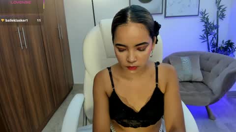 alana  online show from March 31, 8:09 pm