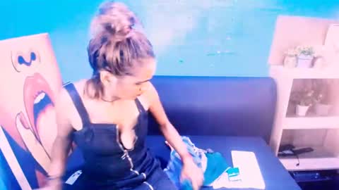 alanadelray online show from February 7, 8:22 am