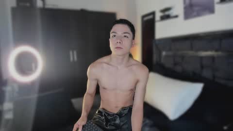 alanblack1 online show from July 18, 1:13 pm