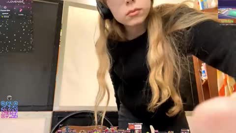 Stella online show from October 18, 2:32 pm