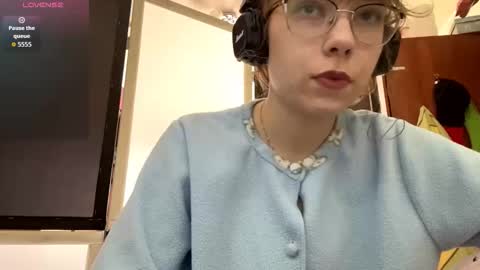 Stella online show from September 12, 9:33 am