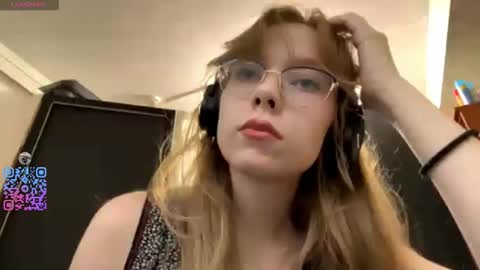 Stella online show from September 29, 5:12 pm