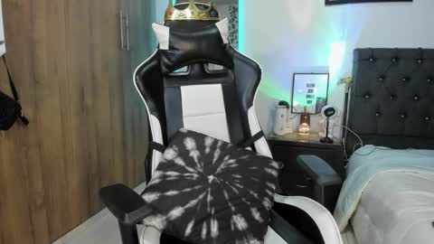 alannaughty_ online show from February 26, 8:39 am