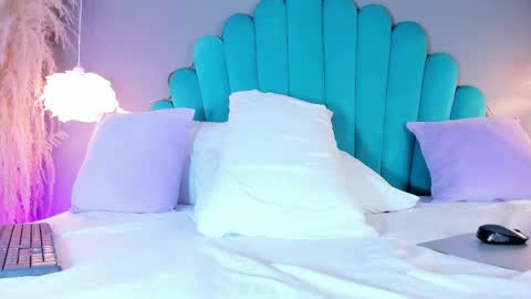 Alassia Hocthner online show from September 10, 1:56 pm