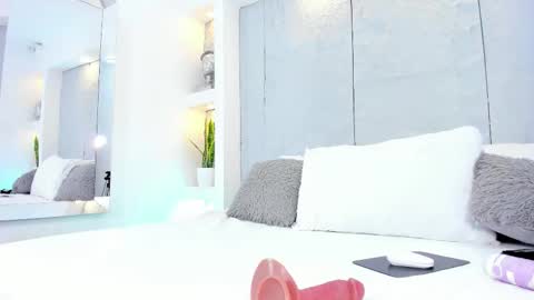 Alassia Hocthner online show from March 18, 12:33 pm