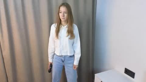 Lola online show from October 24, 4:24 am