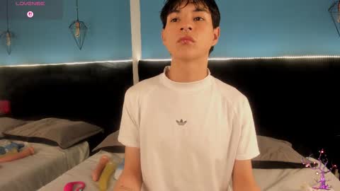 Snapshot of ale_aurarashi chatting on September 8, 10:09 pm ale_aurarashi online show from September 8, 10:09 pm