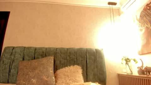 Aleera online show from April 2, 8:38 pm