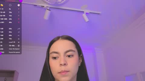 Alejandra online show from April 15, 11:35 am