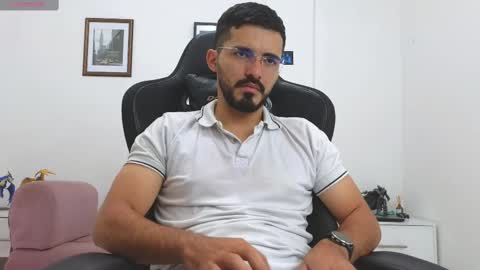 alejandroo_7 online show from October 23, 7:48 pm