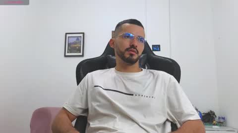 alejandroo_7 online show from January 6, 4:11 pm