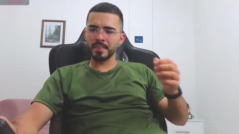 alejandroo_7 online show from November 19, 7:56 pm