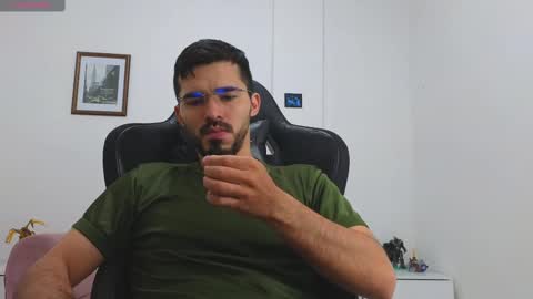 alejandroo_7 online show from September 13, 3:58 pm