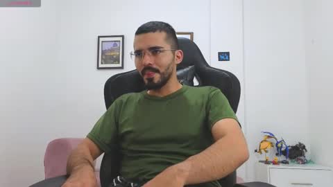 alejandroo_7 online show from December 20, 7:43 pm