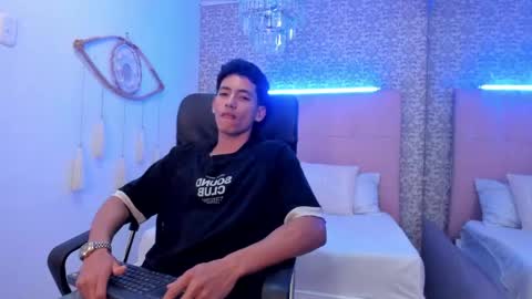 alejo_exotic online show from April 25, 1:35 pm