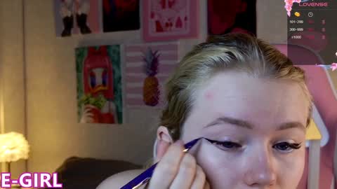 Snapshot of aleksalore chatting on January 27, 3:37 am Lexi online show from January 27, 3:37 am